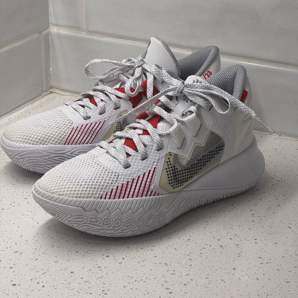 Nike Kyrie Flytrap V: Wolf Grey